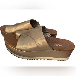 BareTraps “posture” Gold slide Sandals Minimalist Summer Style